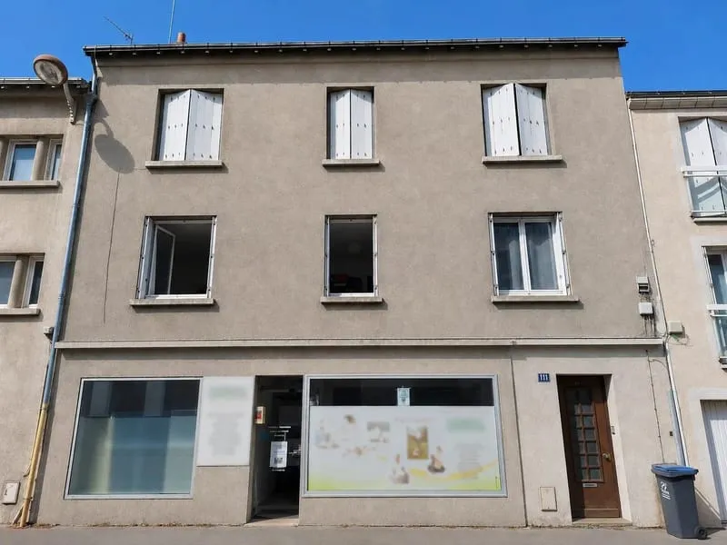 Immeuble avec bureaux et 2 appartements loués - quartier Grammo - Photo 1