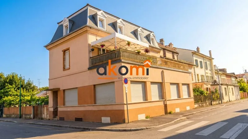IMMEUBLE MIXTE - 120 m² HABITABLES + COMMERCE + COUR + GARAGE - Photo 1