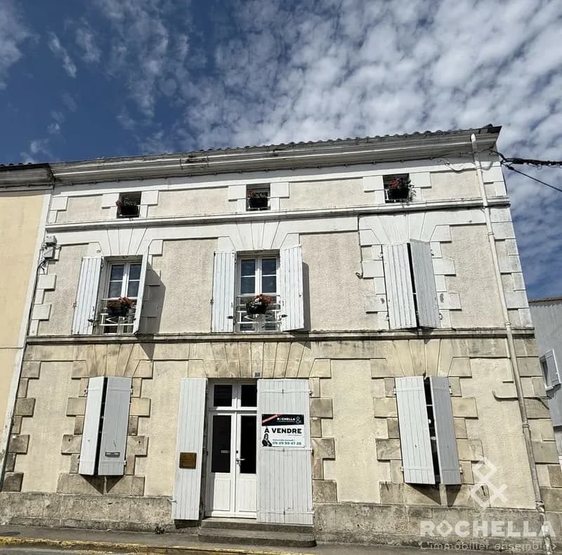 IMMEUBLE DE RAPPORT À 10 KM D'AULNAY DE SAINTONGE - Photo 1