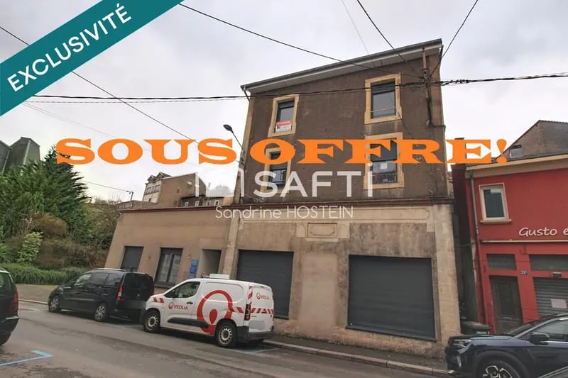 Immeuble composé de 5 bureaux et de 3 appartements - Photo 1