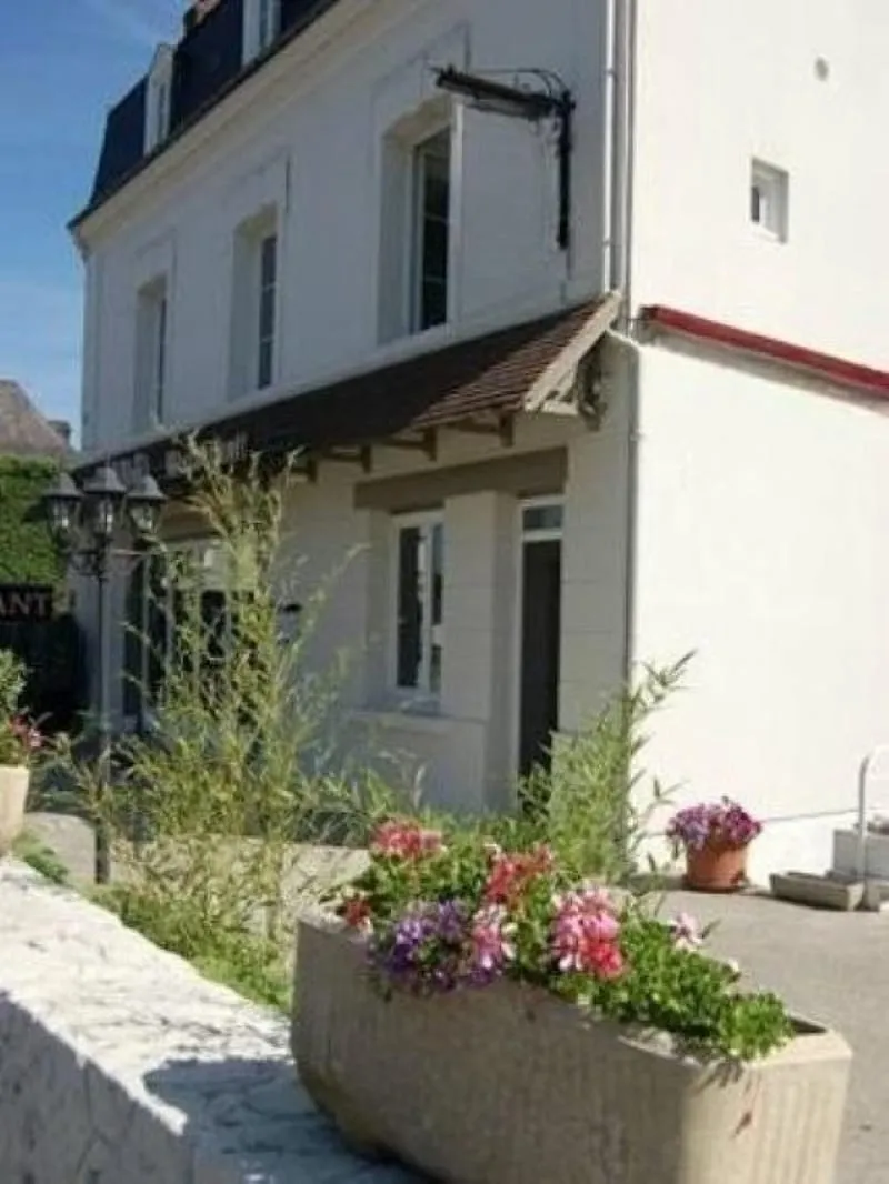 Immeuble, commerce et appartements en Touraine - Photo 1