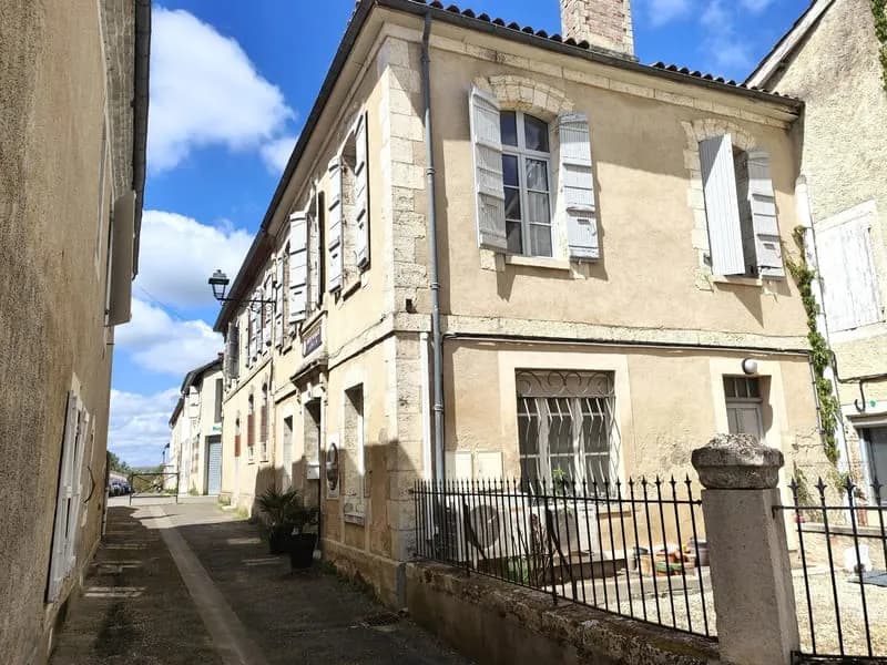 IMMEUBLE DE RAPPORT AVEC APPARTEMENT ET COMMERCE - Photo 1