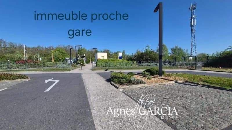 Emplacement de 1er choix : A 20 m de la gare SNCF de Pont à Vendin - Photo 1