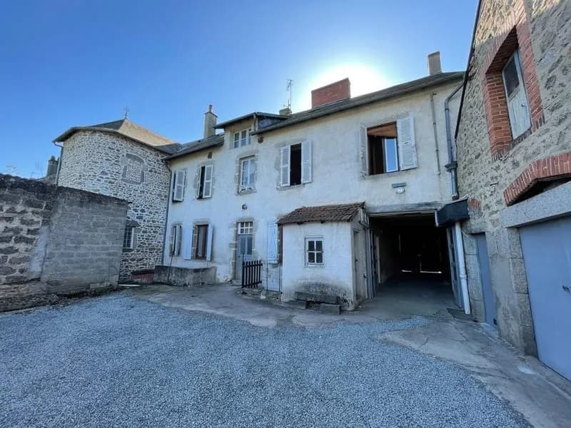 Immeuble de rapport à très fort potentiel dans le centre du Mayet de Montagne - Photo 1