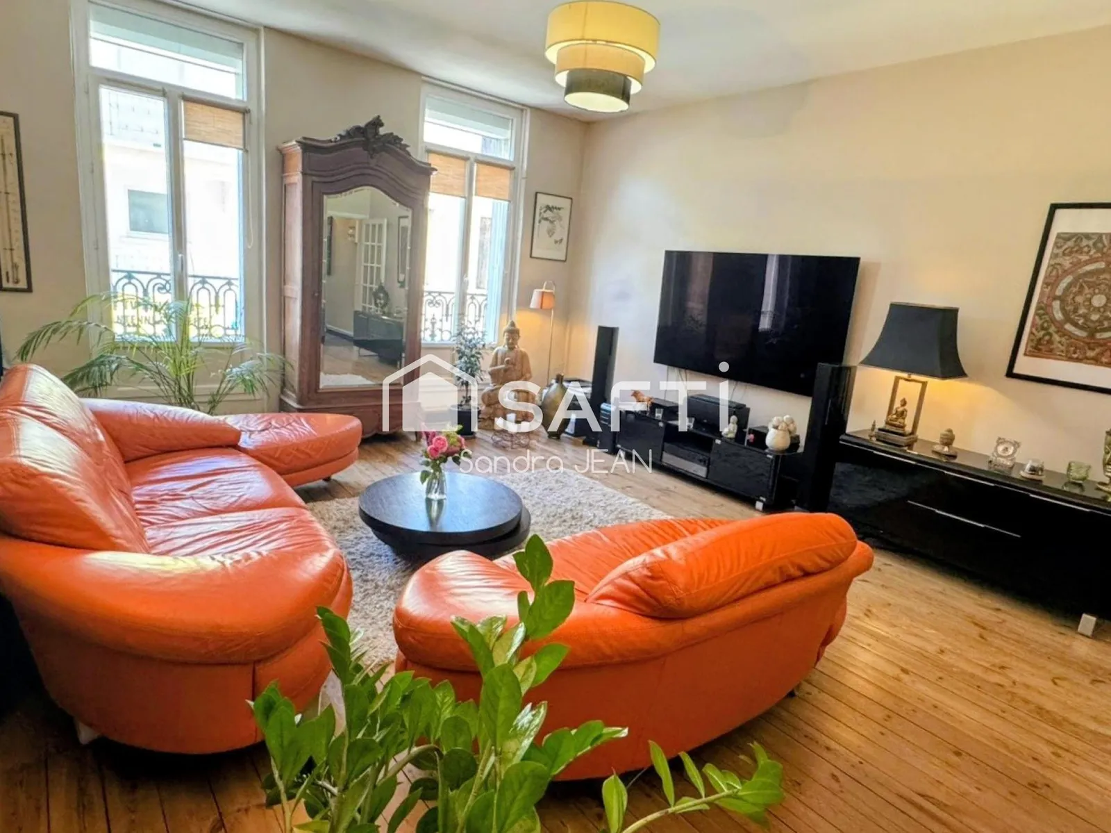 Immeuble d'habitation avec local commercial. - Photo 1