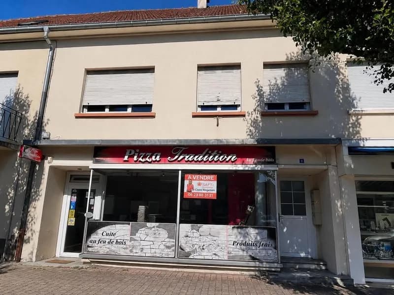 Immeuble avec local commercial et appartement T2 à Sarralbe - Photo 1