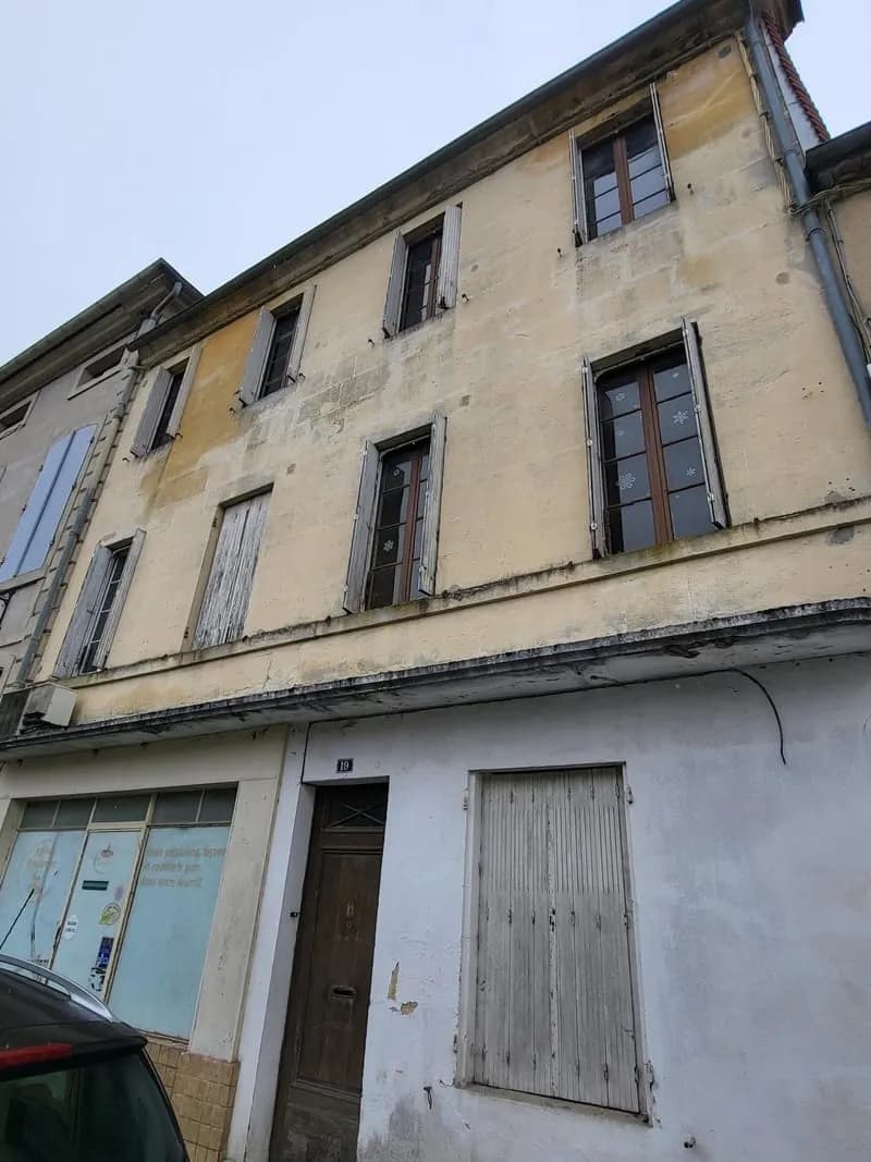 Immeuble à réhabiliter - Photo 1