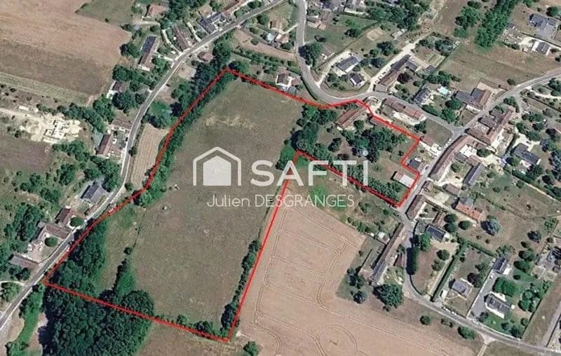 Ensemble immobilier sur plus de 3 hectares avec terrain constructible et dépendances - Photo 1