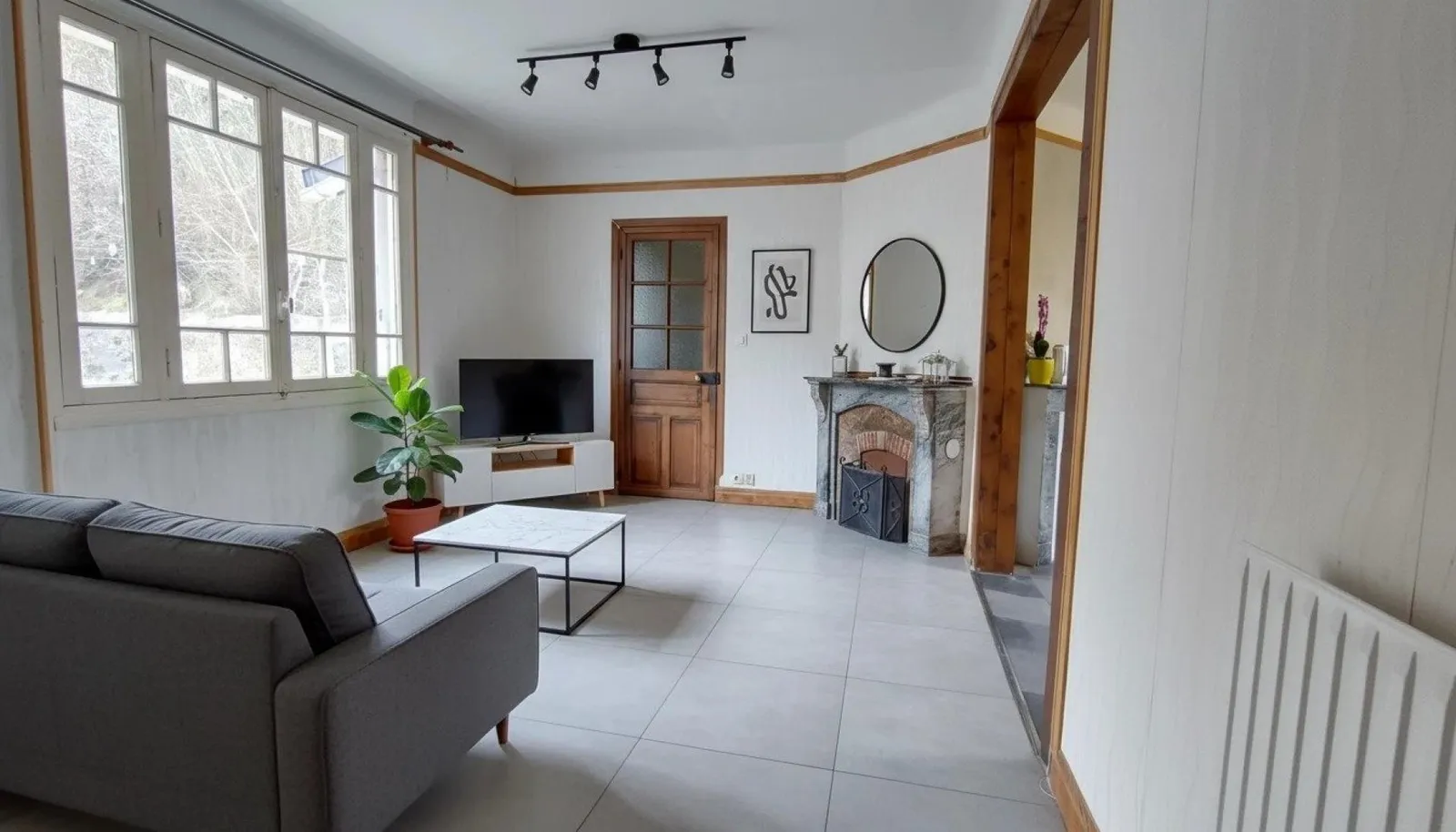 Ensemble immobilier,7 pièces,4 chambres, 2035m2 de jardin - Photo 1
