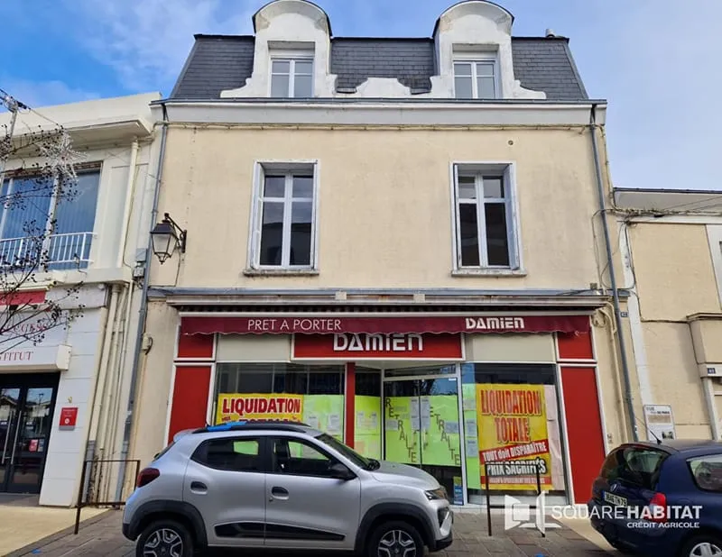 Local / immeuble professionnel sur Thouars - Photo 1