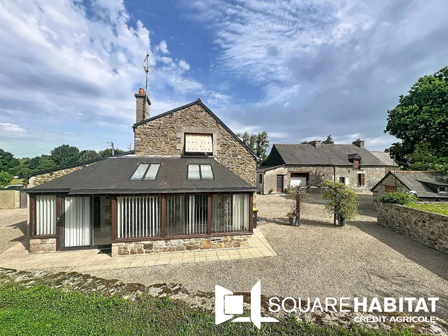 ENSEMBLE IMMOBILIER en pierres avec TERRAIN - Photo 1