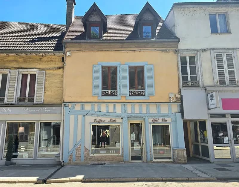 Immeuble de rapport avec fonds de commerce inclus ? Local commercial + Duplex d'habitation ? Centre de Bar-sur-Seine - Photo 1