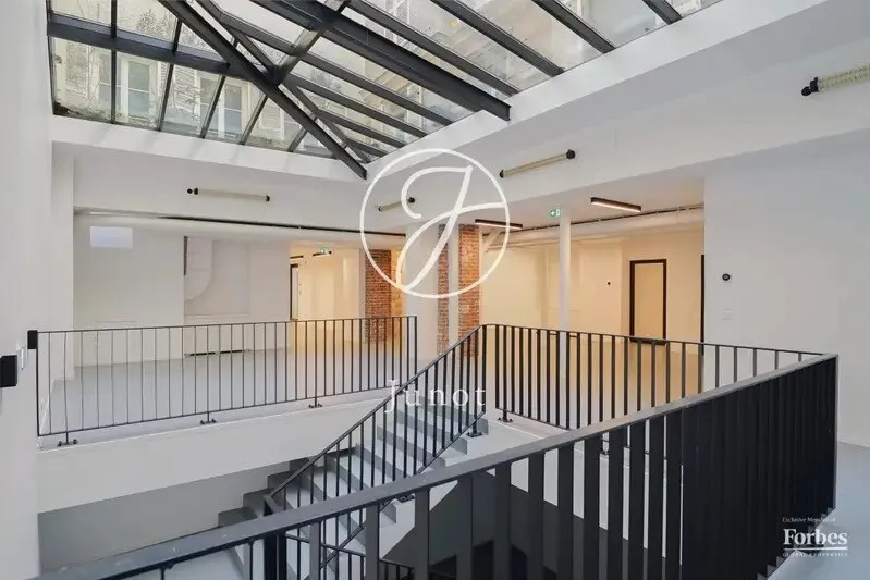 Paris 10e - Canal Saint-Martin - Immeuble indépendant - 1 972 m² - Photo 1