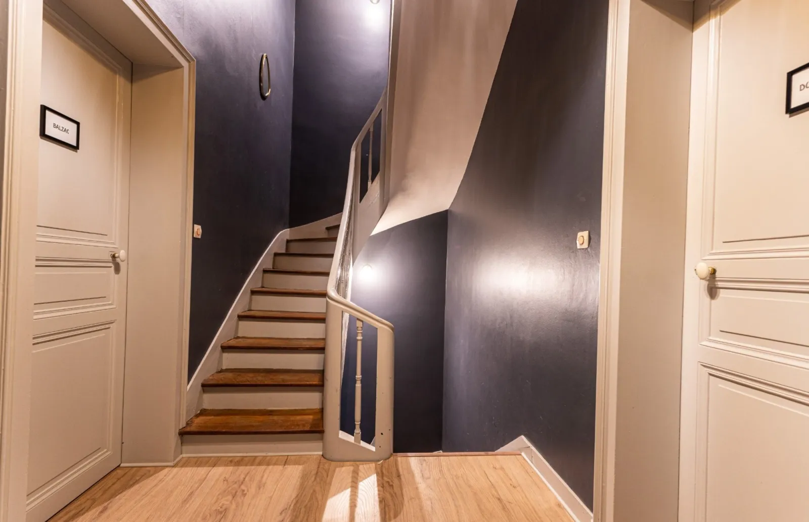 Immeuble de rapport 15 pièces 328 m² - Photo 1