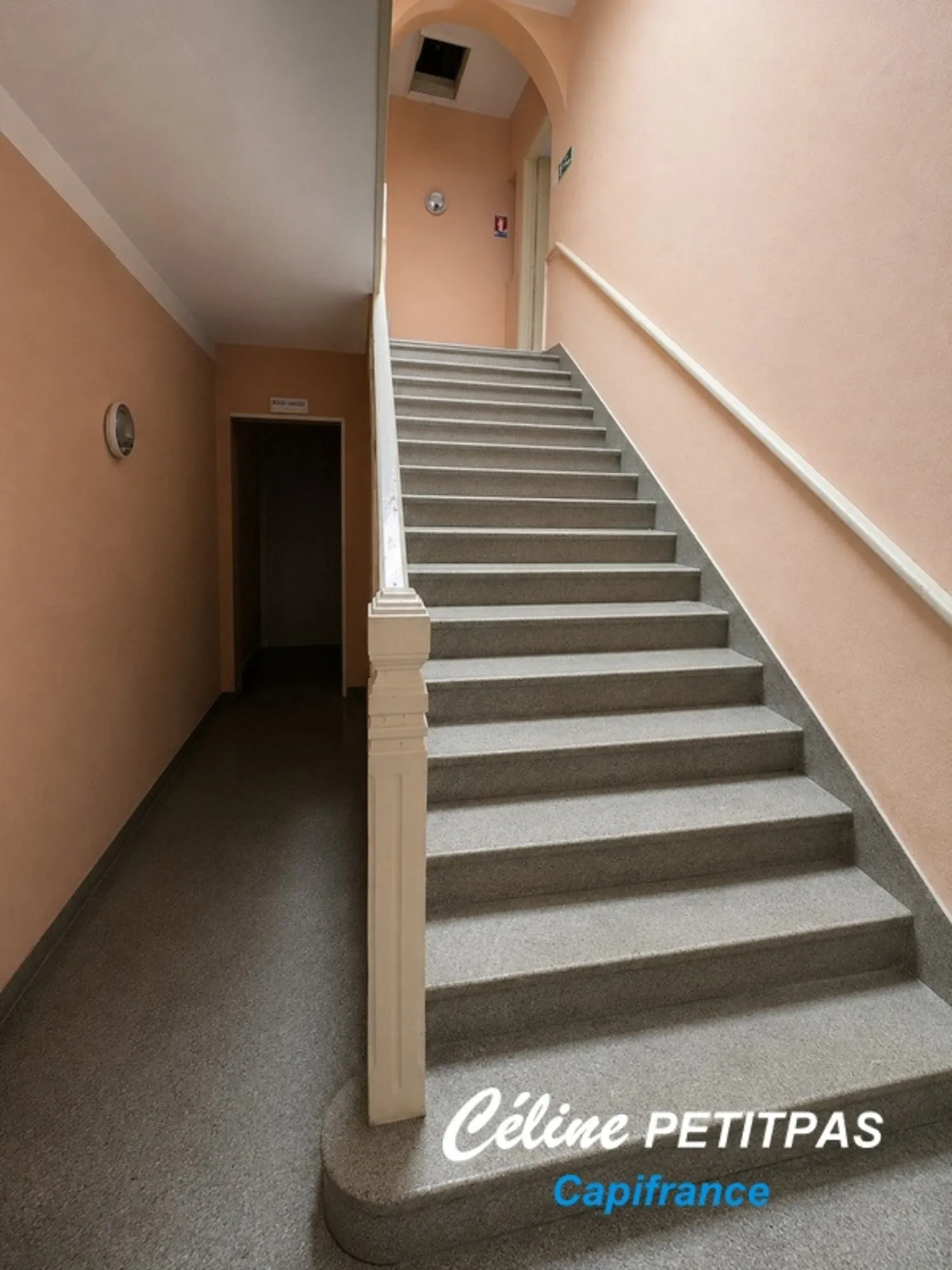 Immeuble 40 pièces 1105 m² - Photo 1