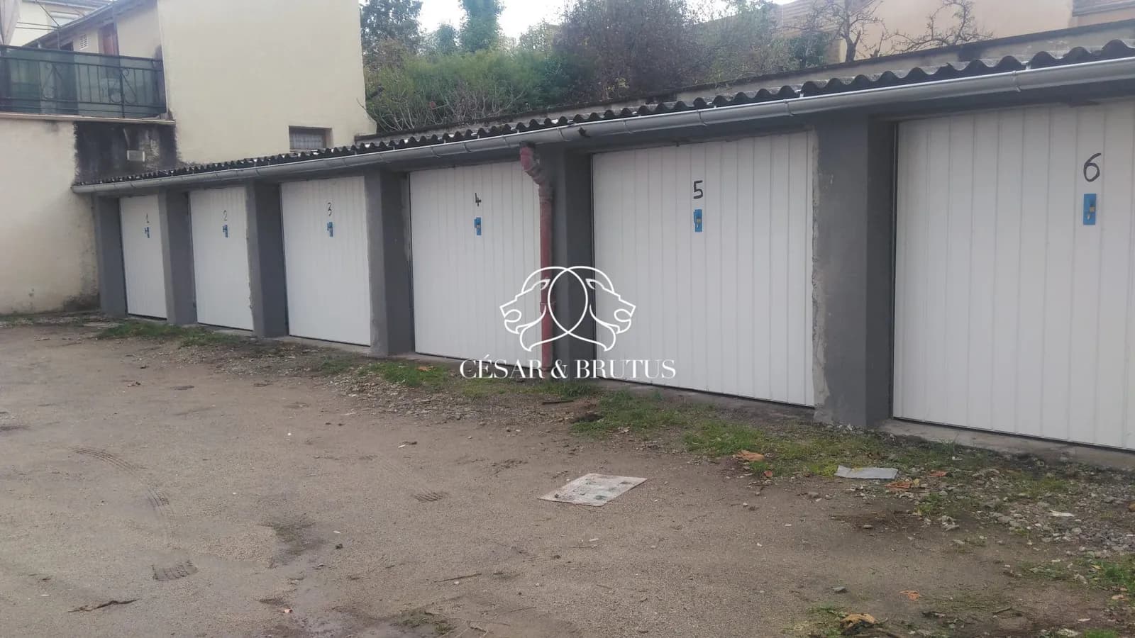 Immeuble 105 m² - Photo 1
