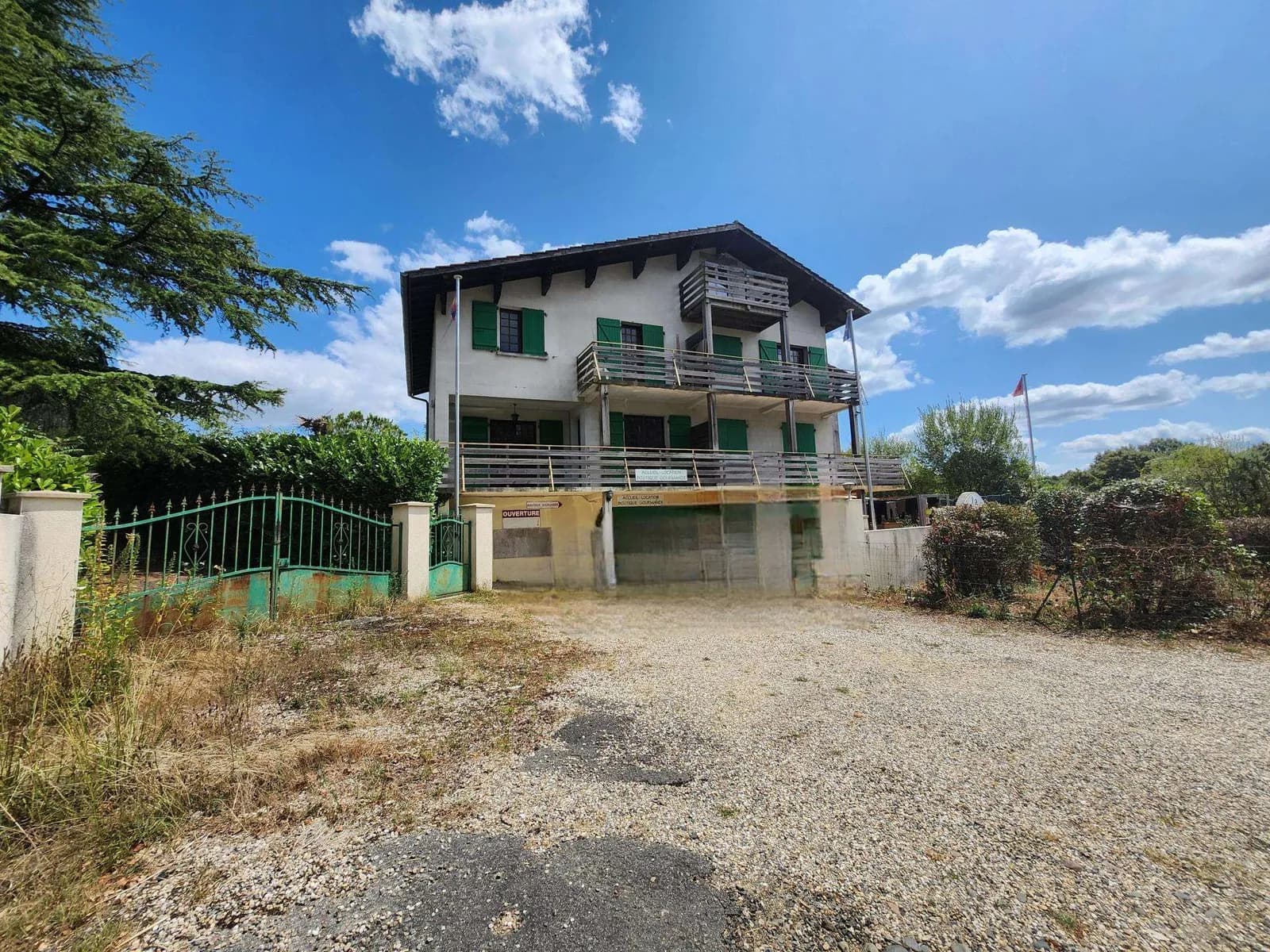 AV chalet comprenant 5 appartements à à Cazaubon - Photo 1