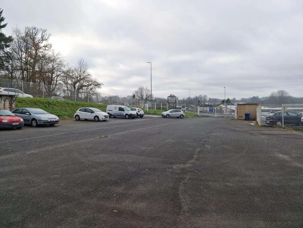 AV immeuble de 1260m² proche A20 Limoges - Photo 1