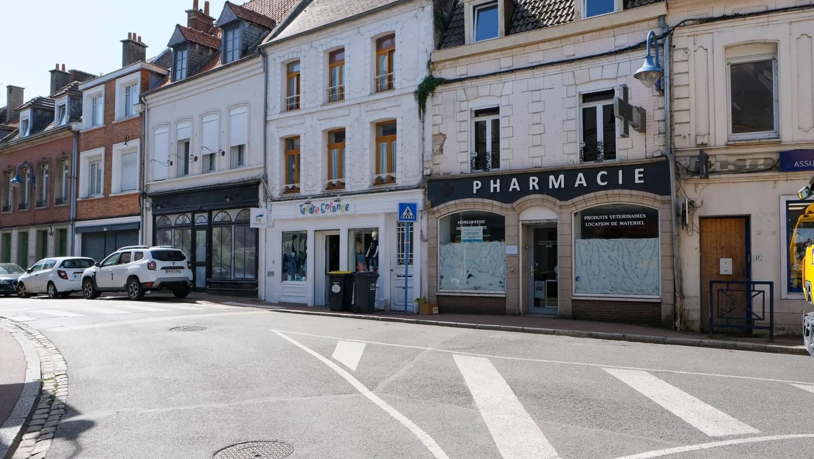 IMMEUBLE DE RAPPORT : SURFACE COMMERCIAL + 2 APPARTEMENTS - Photo 1