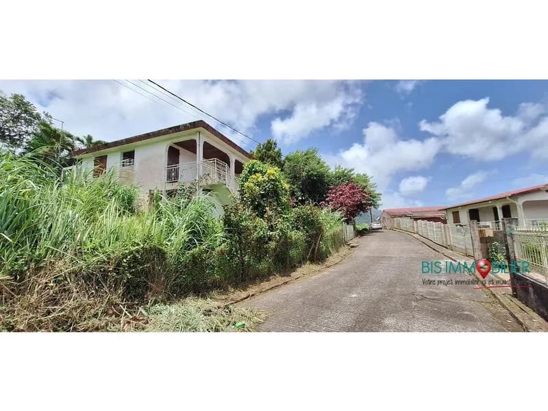 Maison de 233 m² au total composée de deux logements F3 et F2 - Photo 1