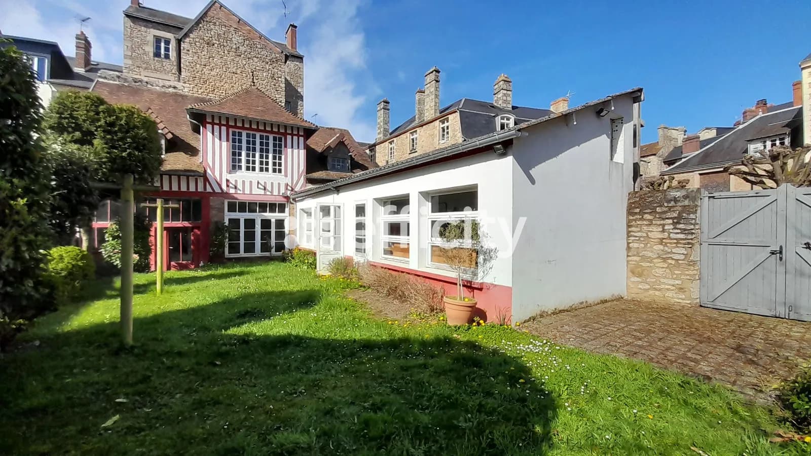 Immeuble 381 m² - Photo 1
