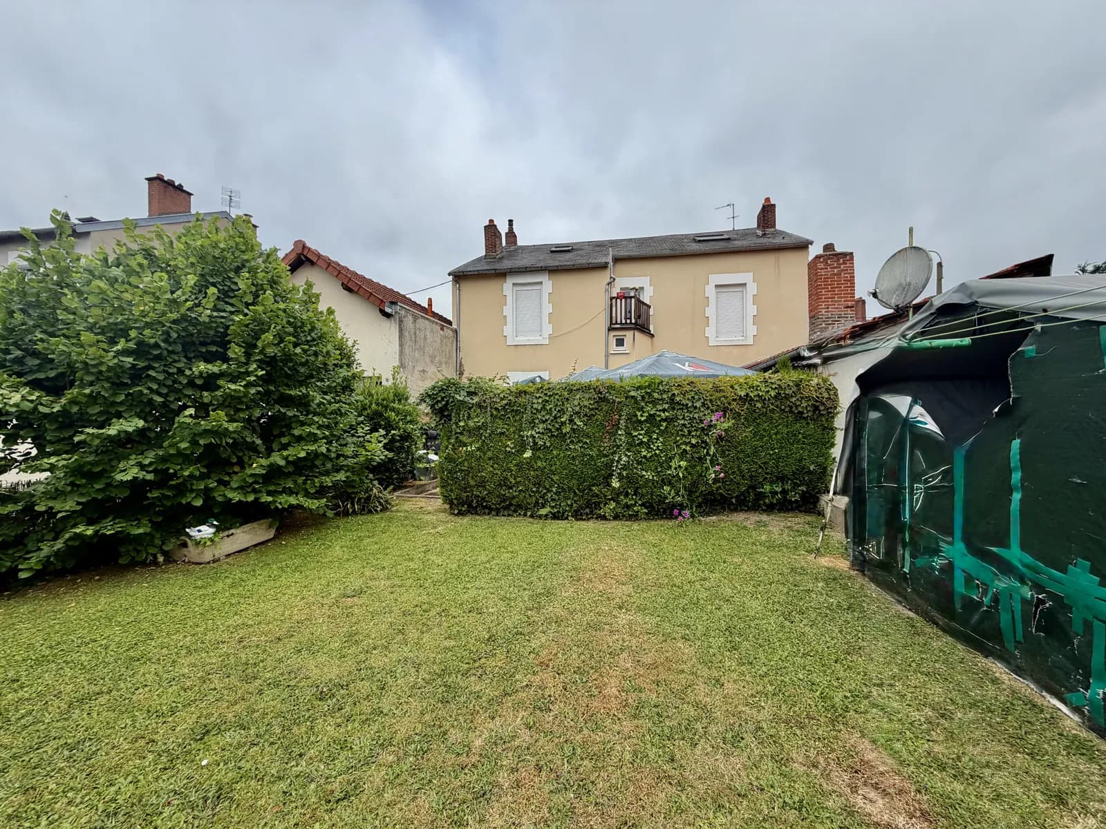 Immeuble 240 m² - Photo 1