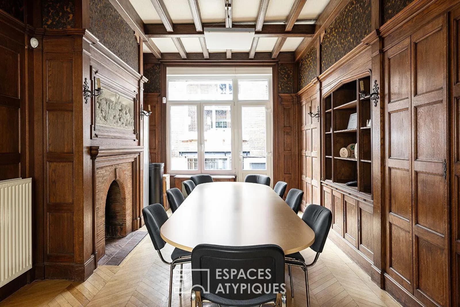 Espace professionnel au style bourgeois avec terrasse - Photo 1