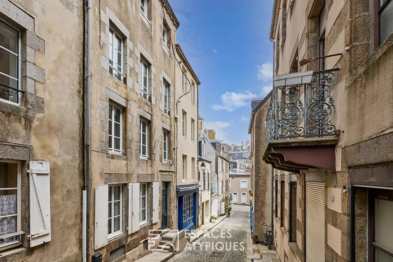 Immeuble en pierre rénové en trois logements - Photo 1