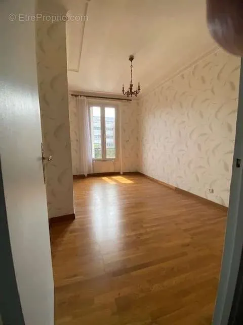3 Pièces dans un bel immeuble Pierre de Taille ravalé - Photo 1
