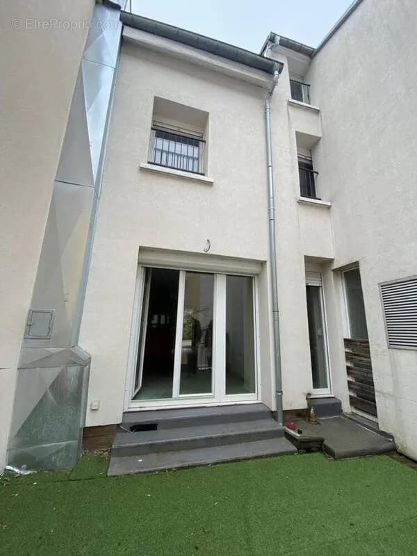 Exclu PLOMBIERES LES BAINS Immeuble d'habitation et de commerce: - Photo 1