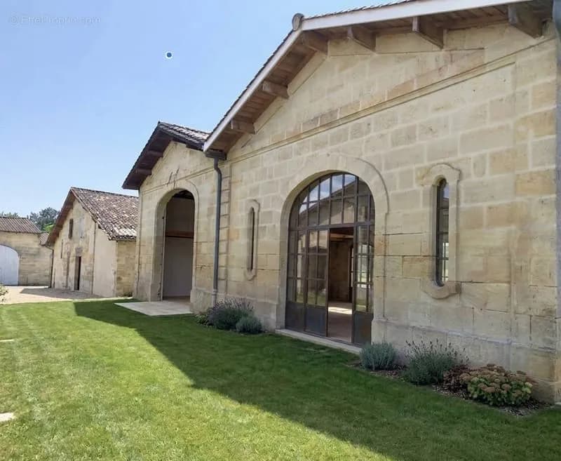 Ensemble immobilier avec charme et caractère. - Photo 1