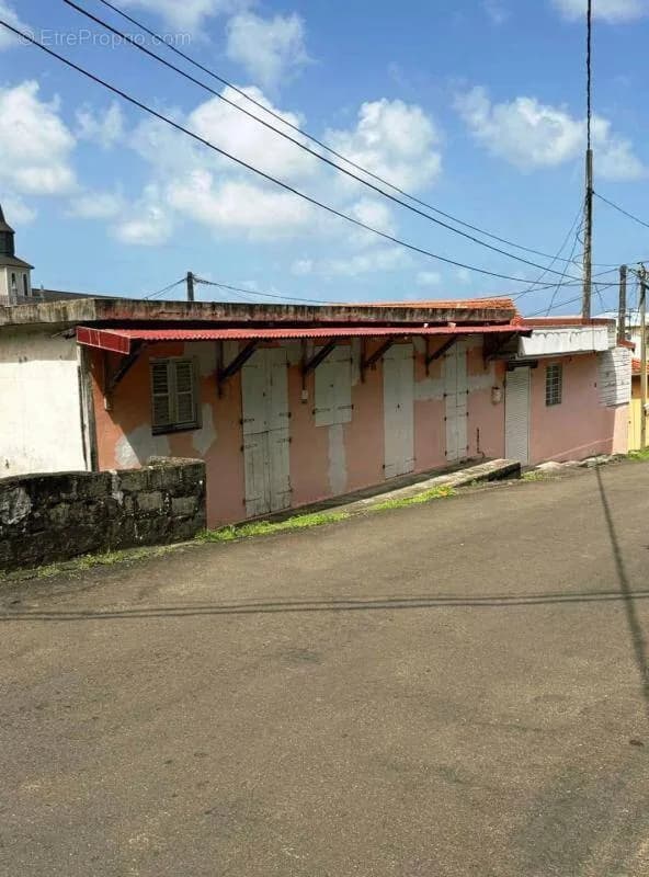 A vendre-immeuble mixte a basse -pointe (97218) - Photo 1