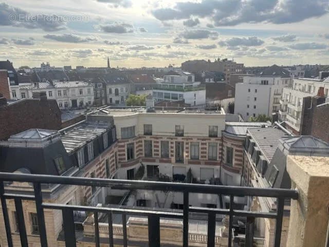 F3 avec Balcon dans un très bel immeuble avec cachet ancien - Photo 1