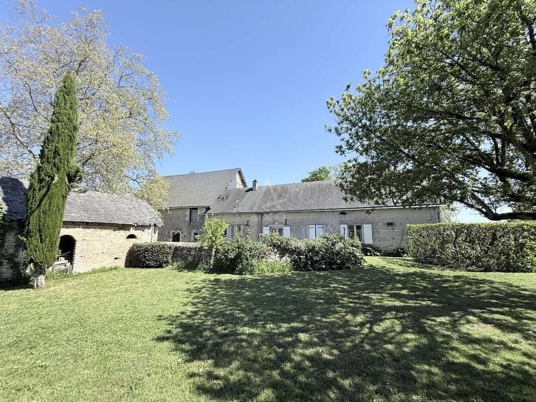 Ensemble immobilier de charme 2 habitations et potentiel locatif Parcelle de 4 391 m² - Photo 1