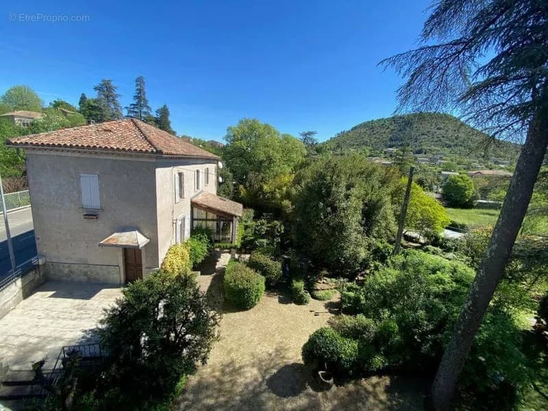 Ensemble immobilier (3 maisons) sur terrain de plus de 3400m² paysagé avec piscine - Photo 1