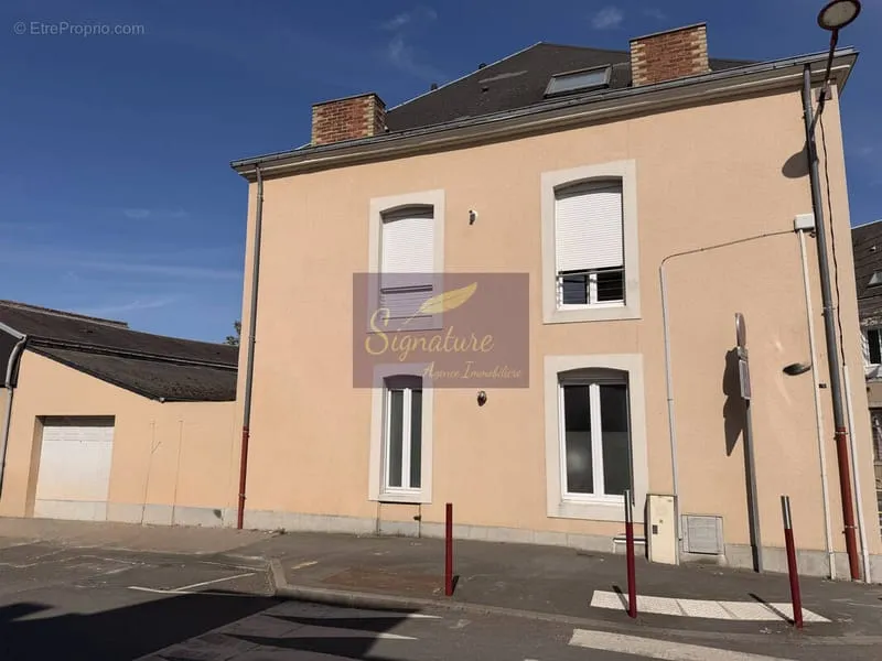 Immeuble rapport gare 5 apparts 2 garages 3 parkings - Photo 1