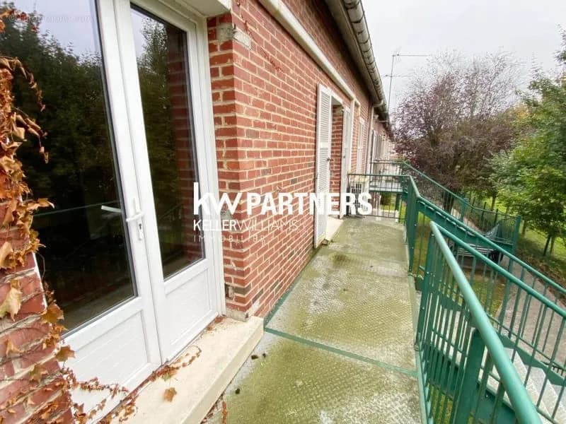 Immeuble (918 m²) en vente à COMBS LA VILLE - Photo 1