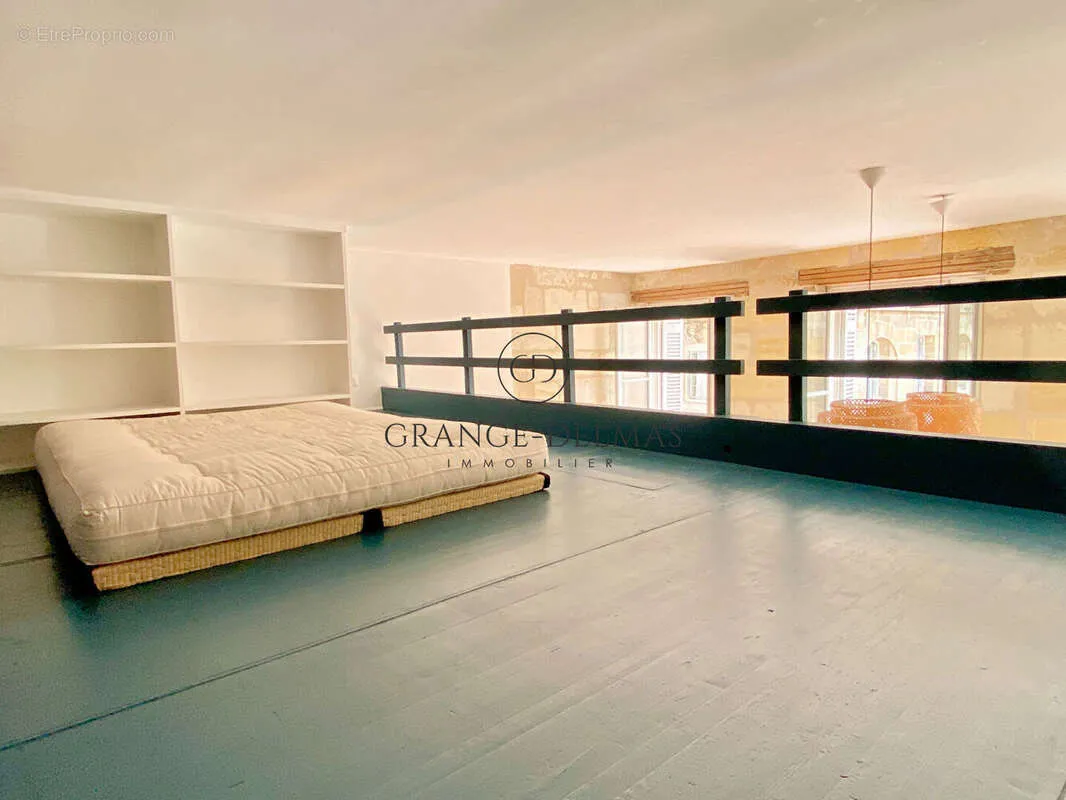 Appartement immeuble pierre - HYPER CENTRE - Photo 1