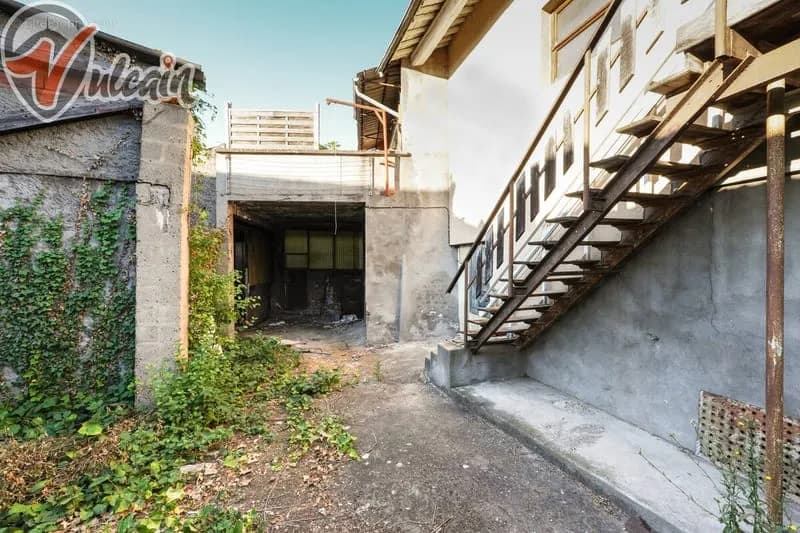 Ensemble immobilier avec cour et terrasse - Photo 1