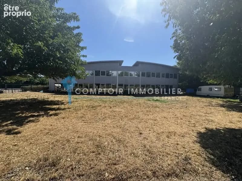 AVIGNON SUD ZAC de la Cristole IDEAL INVESTISSEUR Superbe vitrine commerciale pour cette immeuble de mixte com - Photo 1