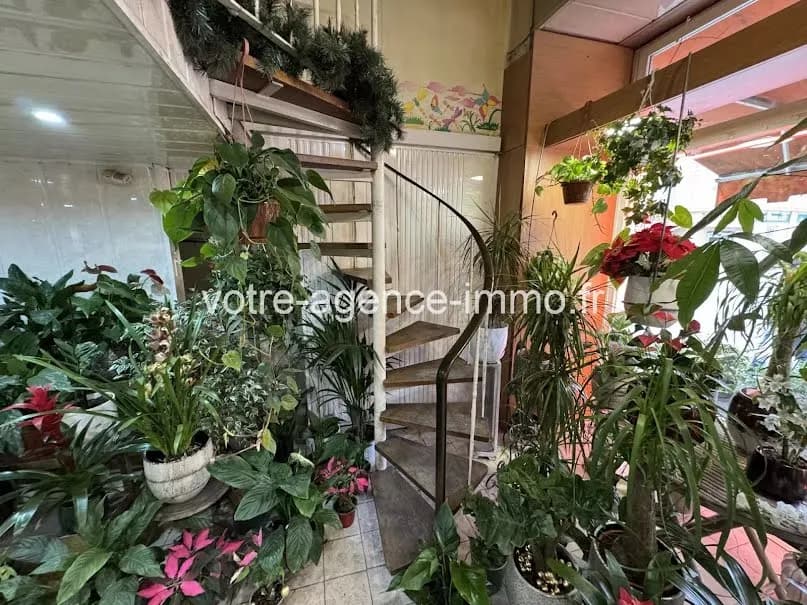 Immeuble 106 m² - Photo 1