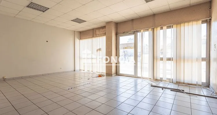 Immeuble 200 m² - Photo 1