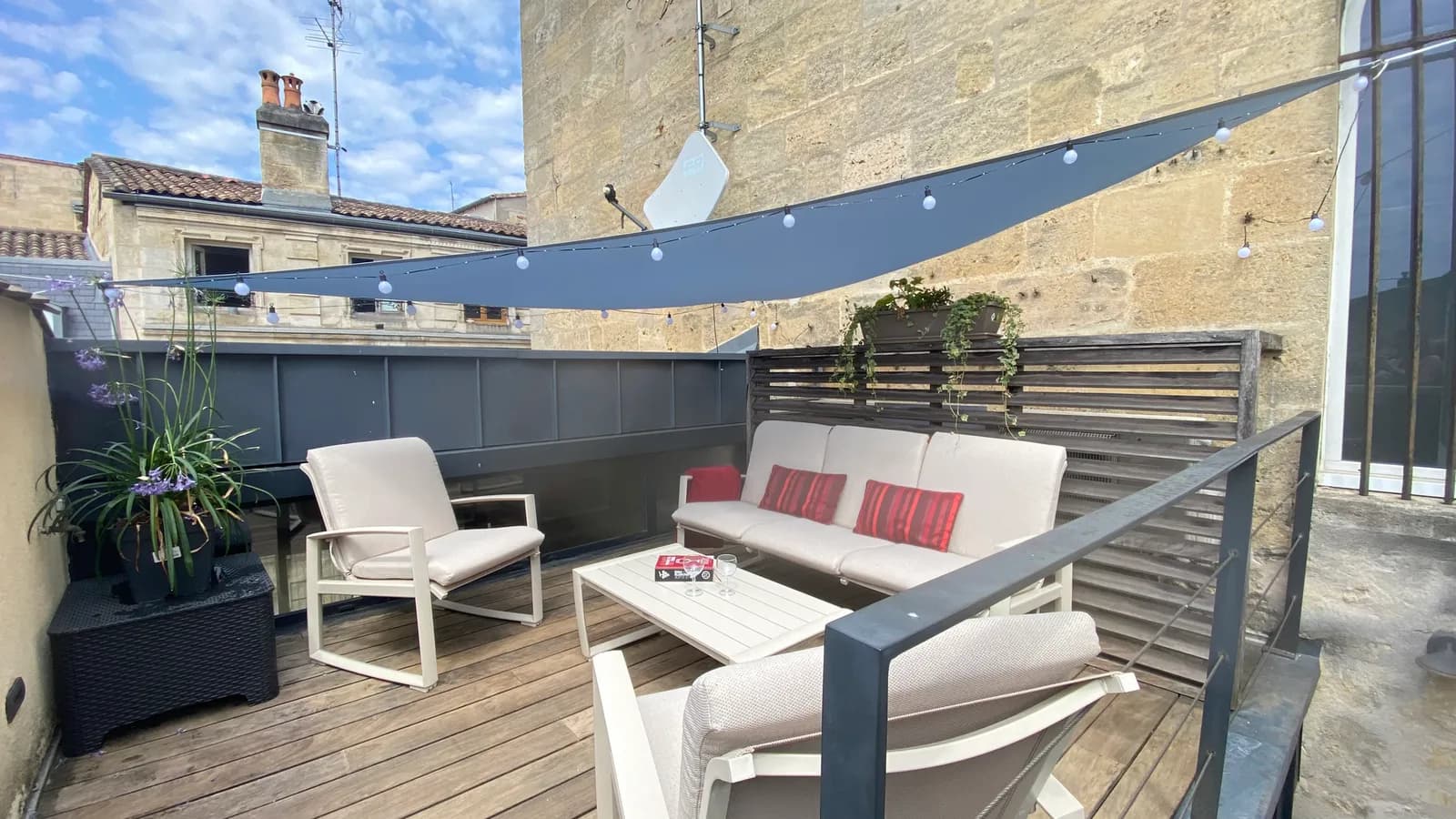 Vends immeuble en pierre avec terrasse à Bordeaux centre - 105m² - Photo 1
