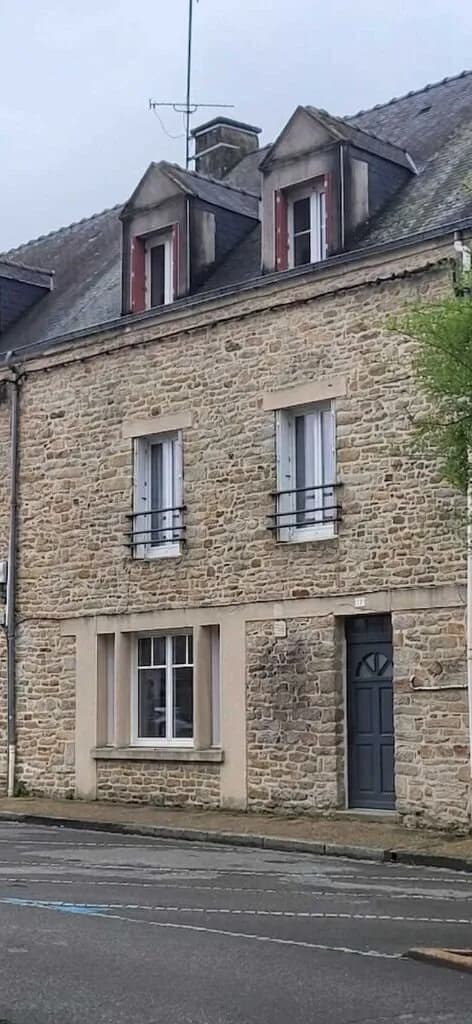 RARE sur le marché. Immeuble de rapport rénové en plein centre d'Elven - Photo 1