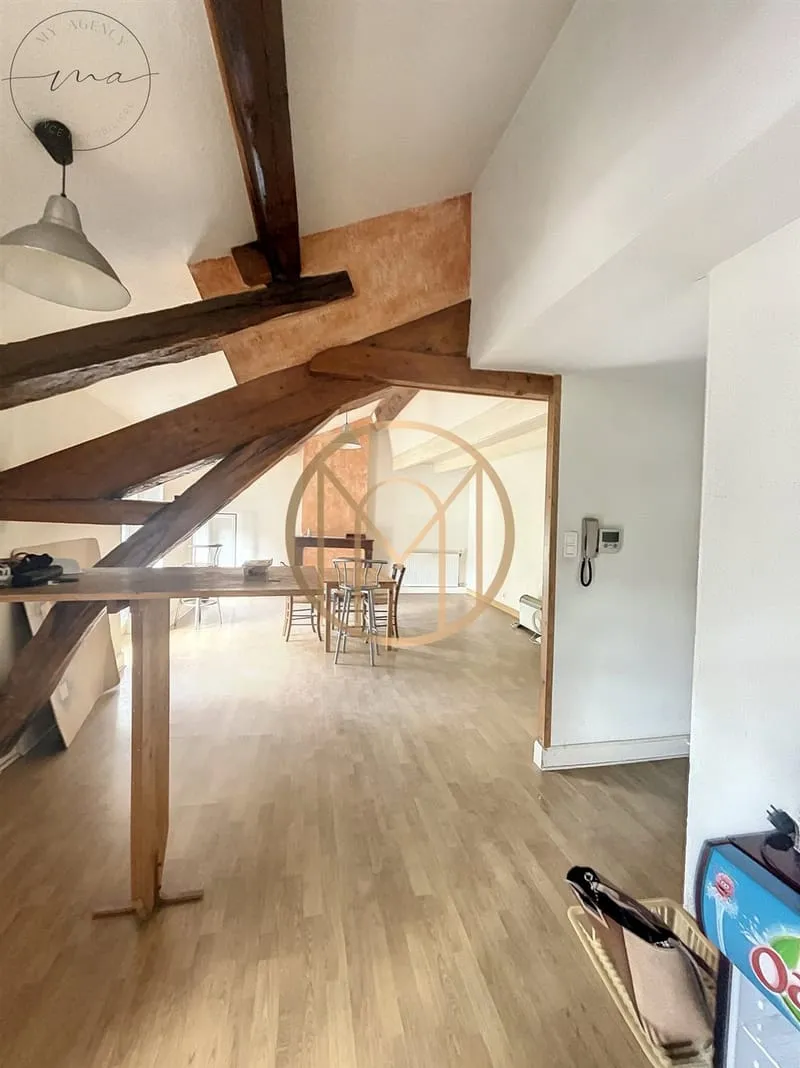 Immeuble 258 m2 avec 1 local commercial et 2 appartements - Photo 1