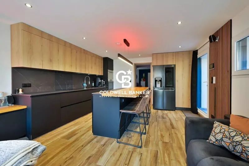 Cluses, ensemble immobilier de 275 m² - 9 pièces - Photo 1