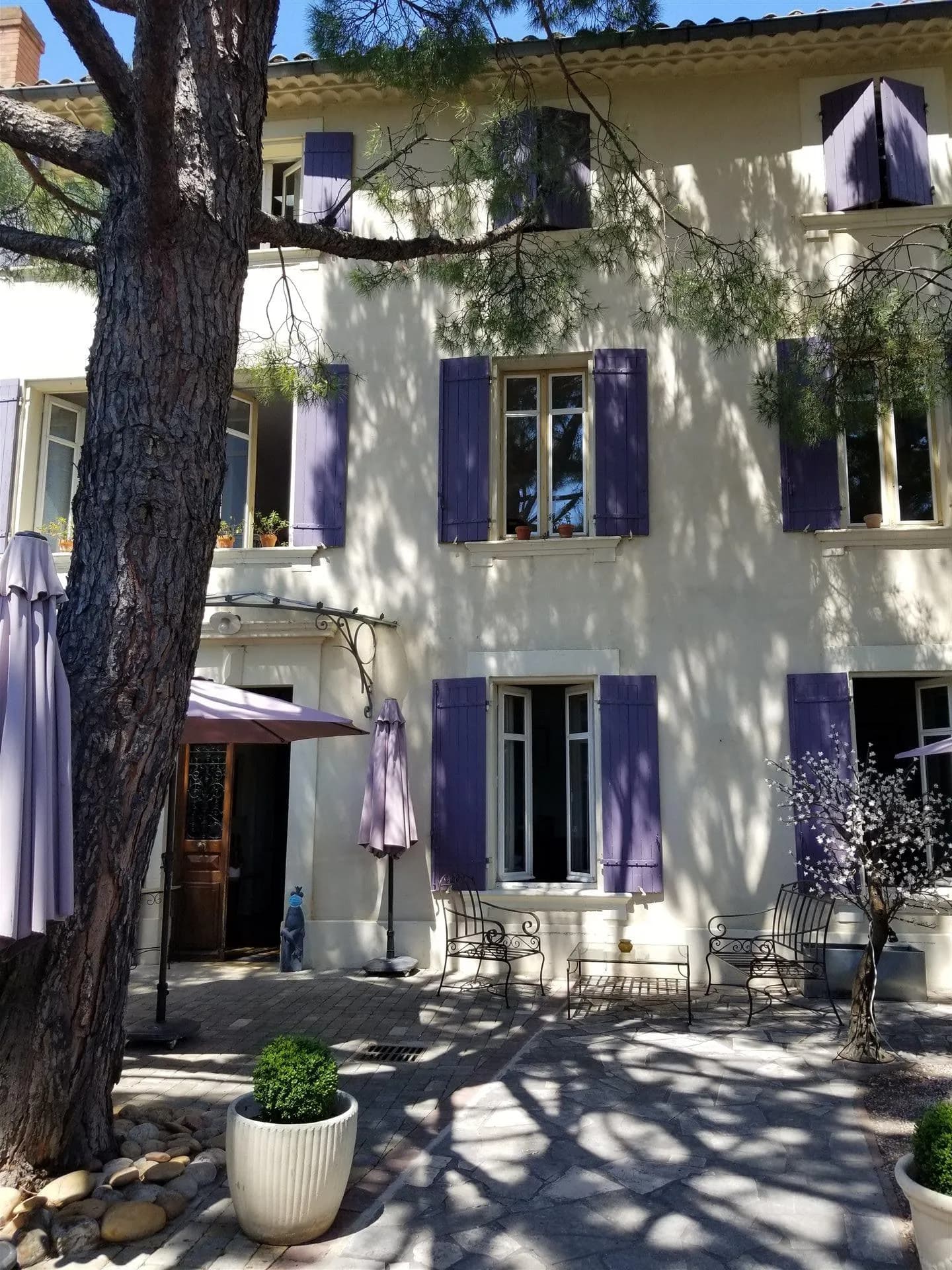 Une propriété de caractère aux portes d'Avignon - Photo 1