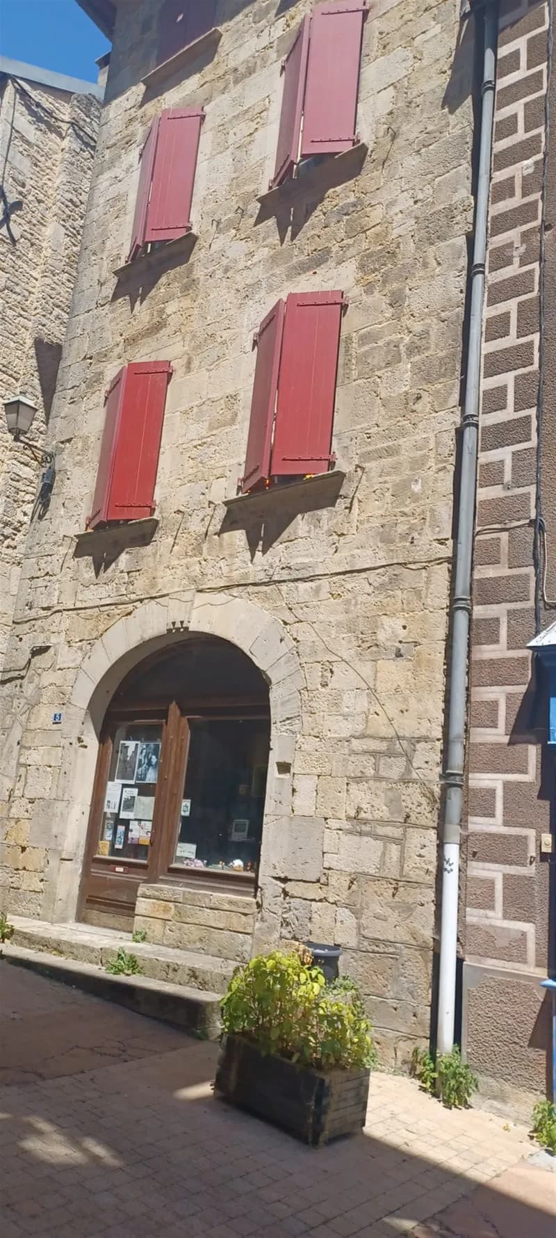Immeuble de caractère A Renover (toiture refaite) à usage mixte en pierre à Caylus - Photo 1