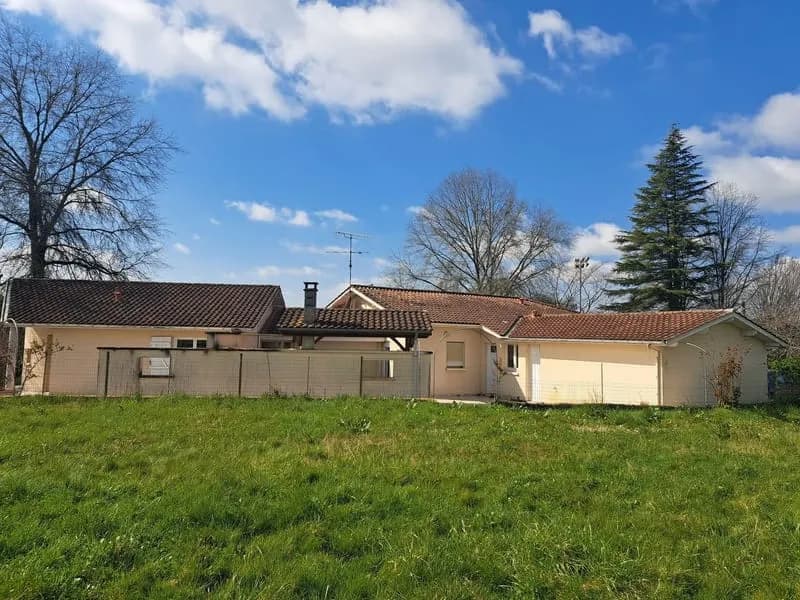 Ensemble immobilier sur 3000 m2 de terrain avec garages ! - Photo 1