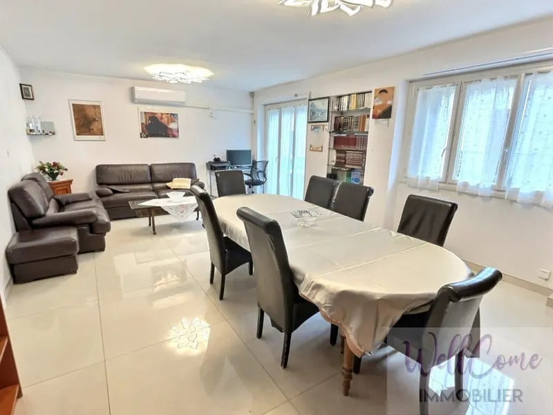 Aix Immeuble avec 2 appartements+ combles aménagés, jardin et annexes - Photo 1